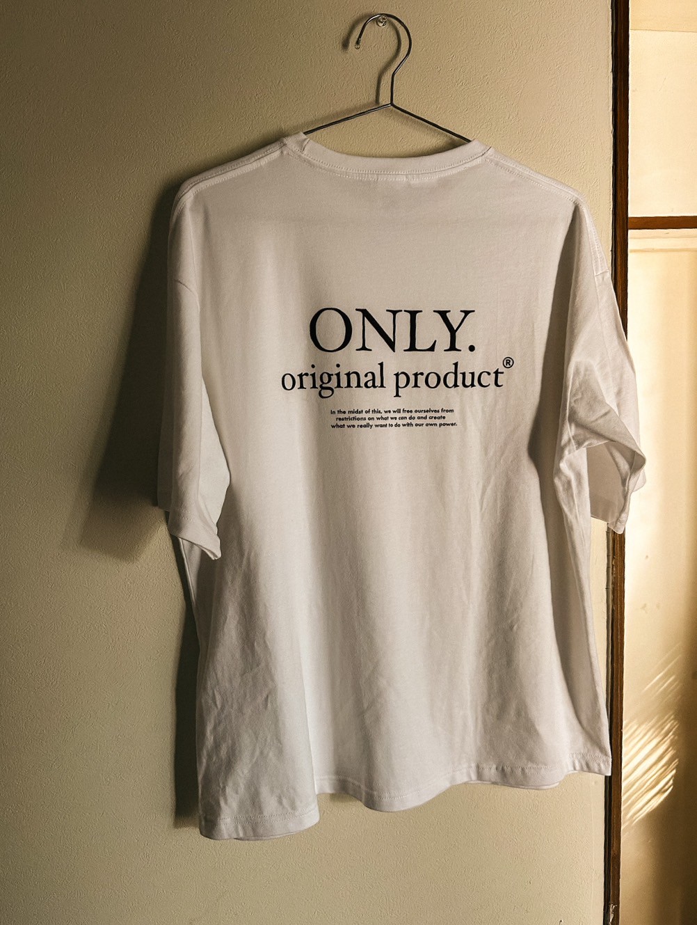 ONLY.オリジナルTシャツ背面のロゴ詳細